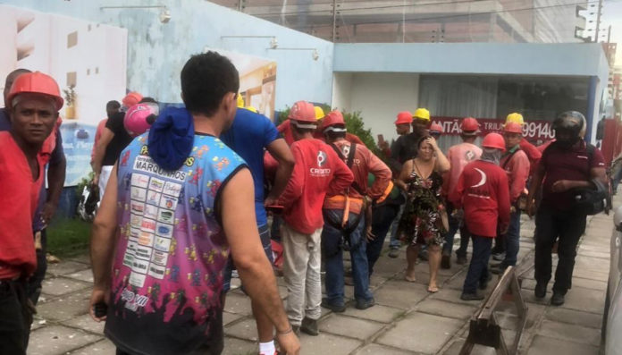 Trabalhador Morre Após Cair De Prédio Em Construção Na Península Samuel Araujo Doa A Quem Doer 3461