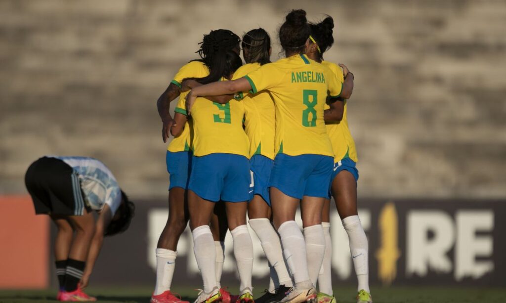 Seleção feminina derrota Argentina por 3 a 1 em amistoso