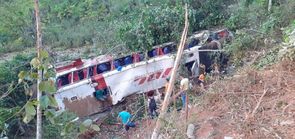 Dois acidentes de ônibus deixam sete mortos no Maranhão