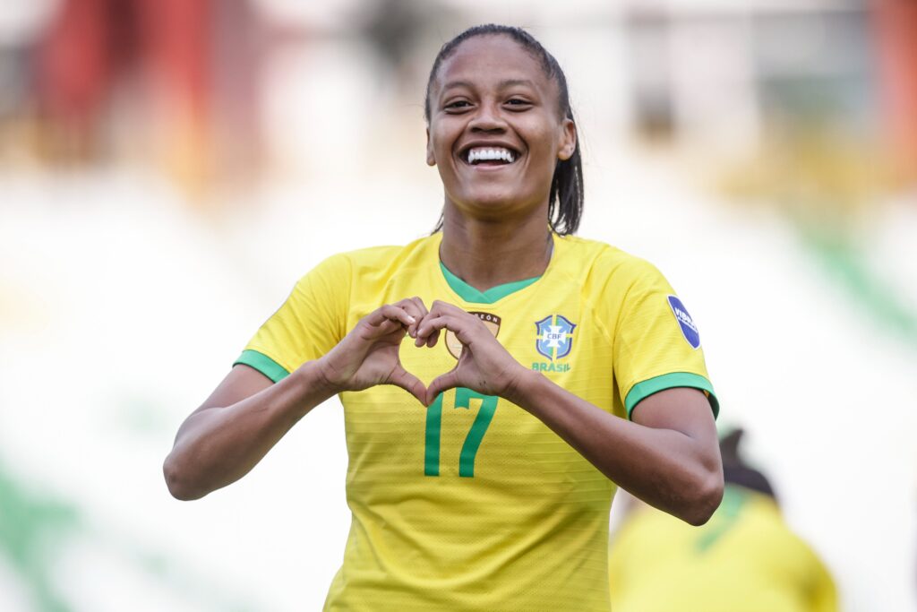 Três jogos abrem hoje a Copa do Mundo de Futebol Feminino