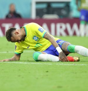 LUSAIL CITY, QATAR - NOVEMBER 24:  Neymar JR of Brazil goes down injured during the FIFA World Cup Qatar 2022 Group G match between Brazil and Serbia at Lusail Stadium on November 24, 2022 in Lusail City, Qatar. (Photo by Jean Catuffe/Getty Images)