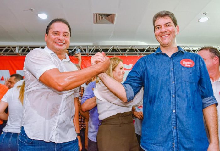 O prefeito de São Luís, Eduardo Braide esteve em evento de Weverton na noite desta quinta-feira (23).